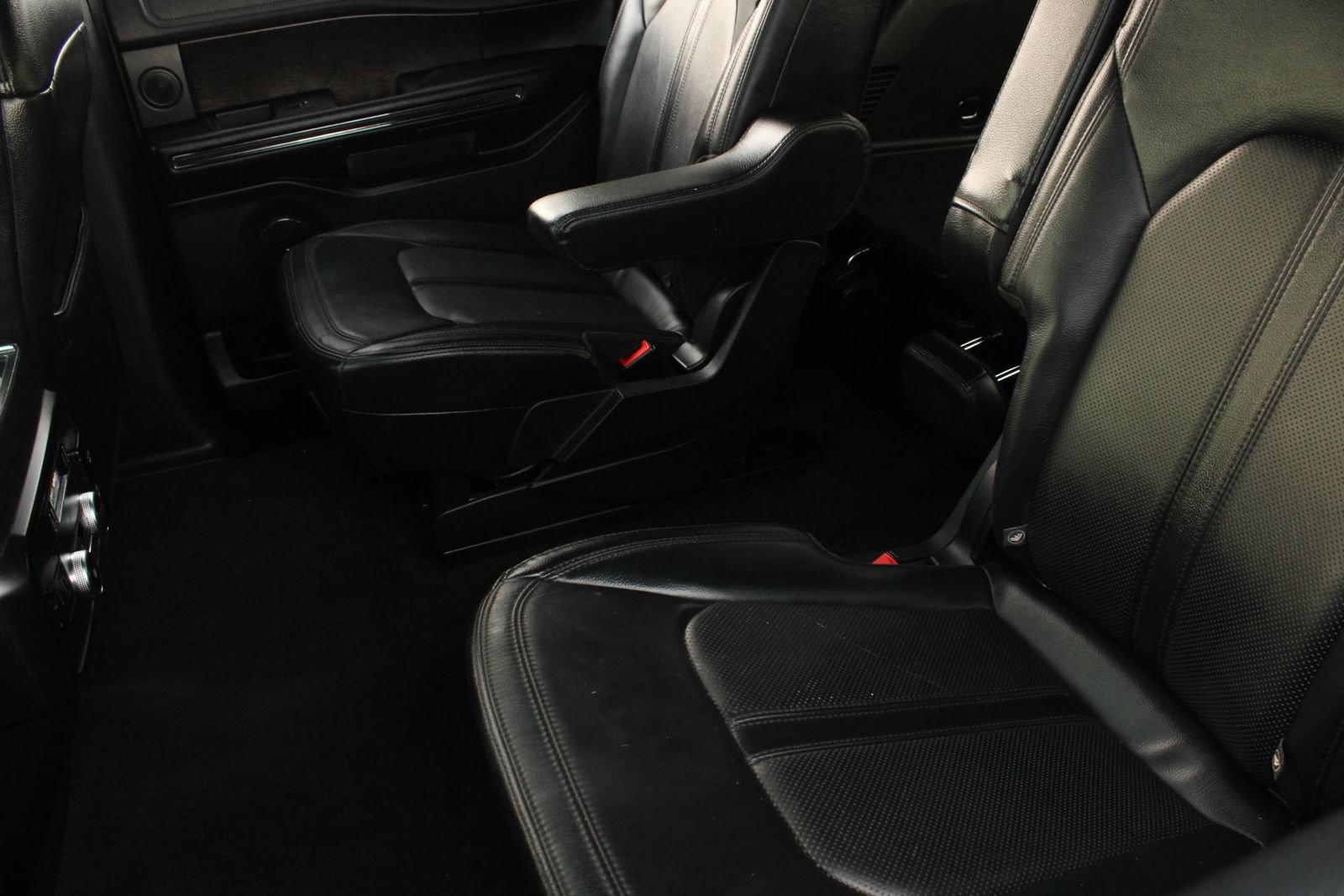 Used 2018 Ford Expedition Limited w/ Equipment Group 302A AWD/4WD image 17
