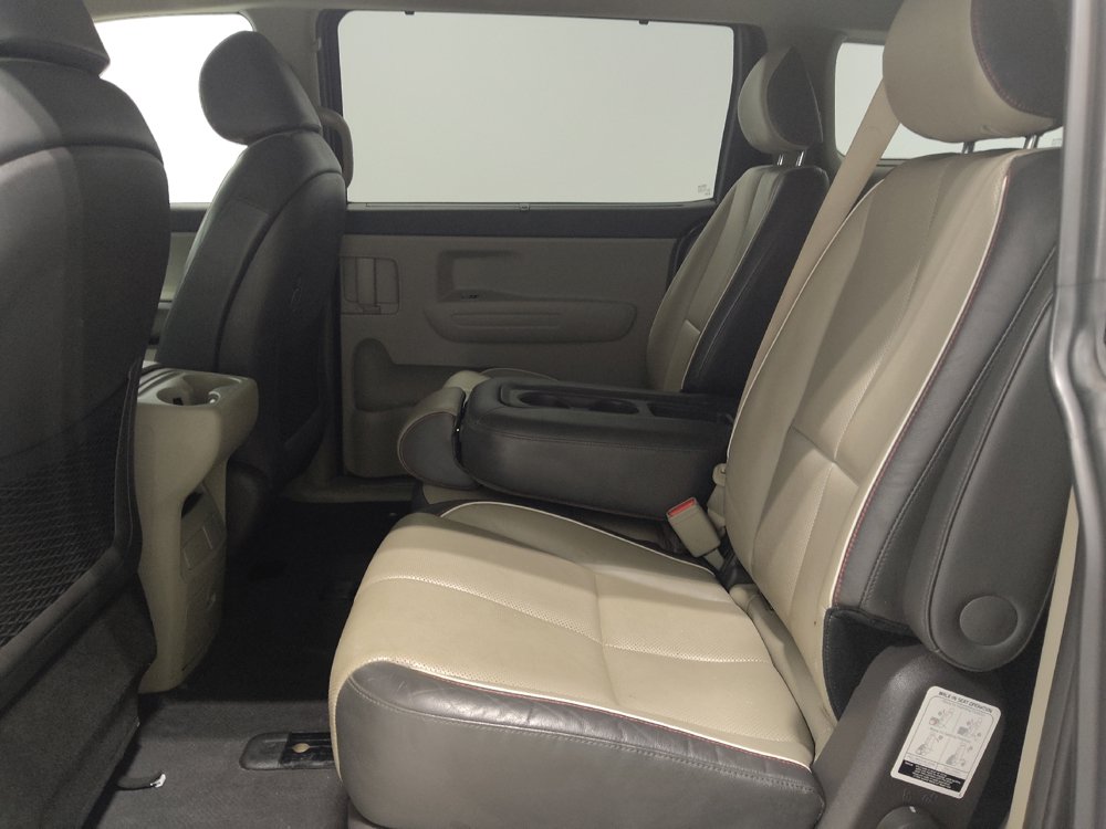 Used 2017 Kia Sedona LX w/ LX Essentials Premium Package FWD image 18
