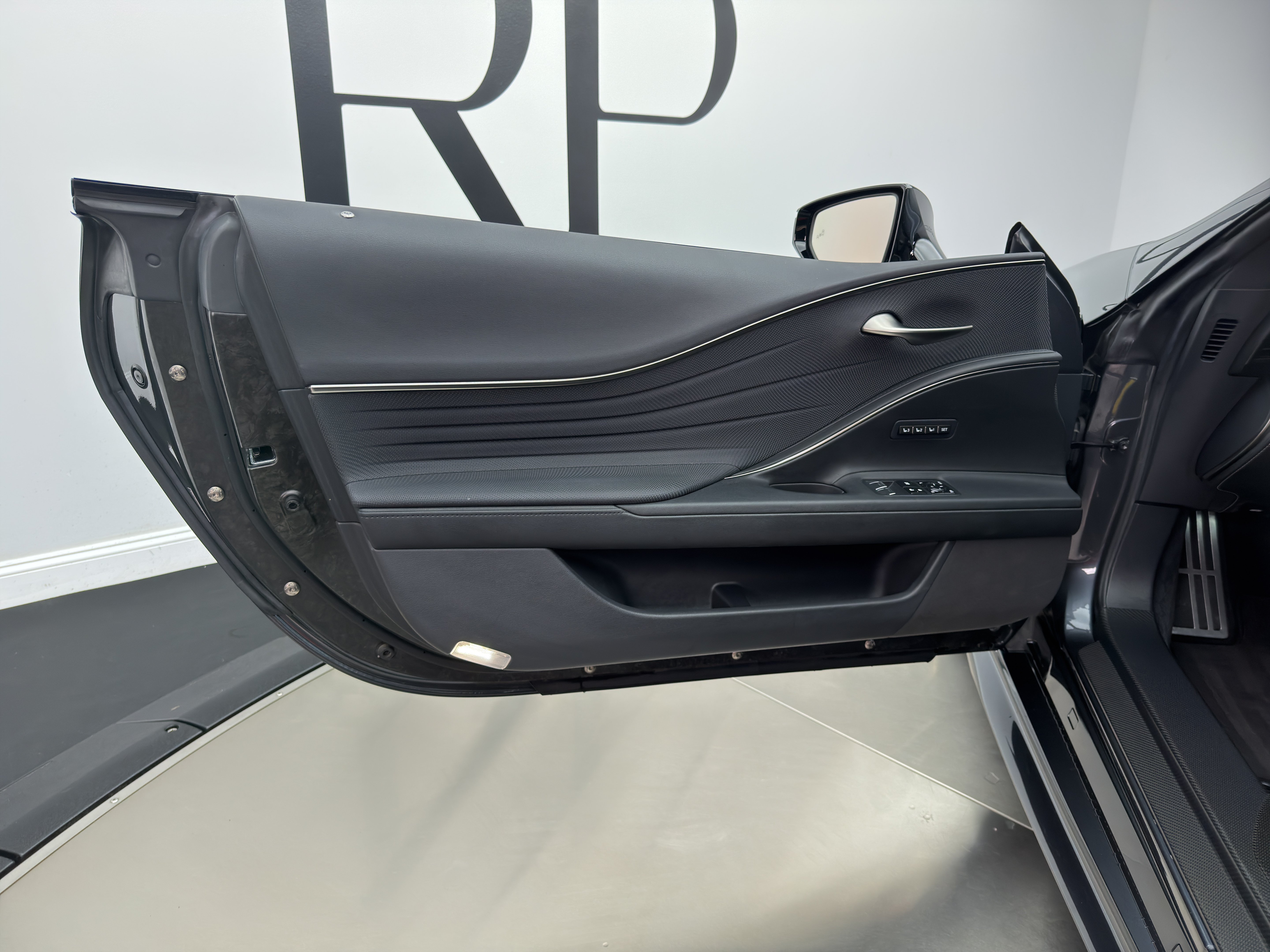 Used 2022 Lexus LC 500 Convertible w/ Touring Package RWD image 22