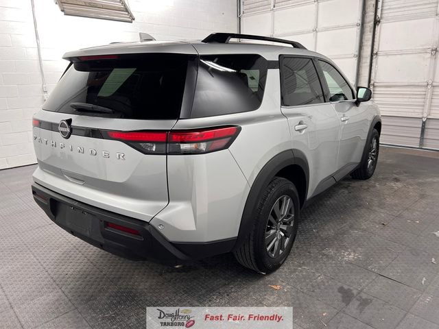 Used 2025 Nissan Pathfinder SV FWD image 9