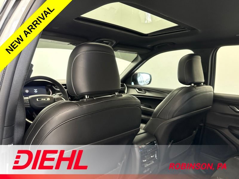 Used 2023 Jeep Grand Cherokee L Laredo AWD/4WD image 19
