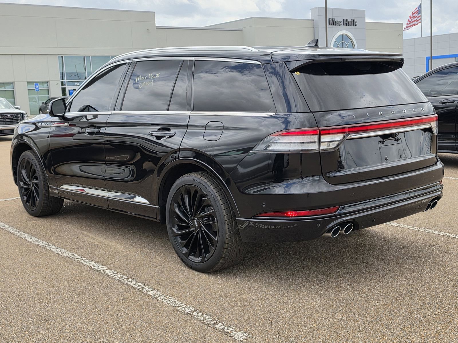 Used 2021 Lincoln Aviator Reserve w/ Equipment Group 208A image 2