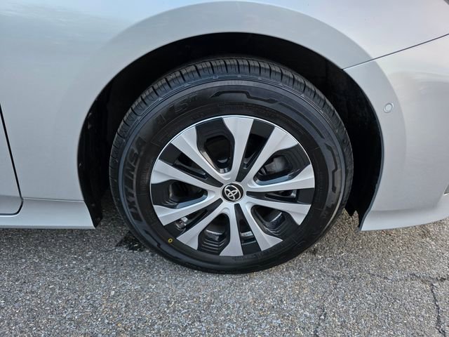 Used 2021 Toyota Prius XLE w/ Advanced Technology Package AWD/4WD image 12