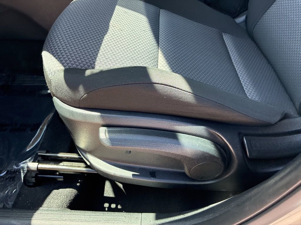 Used 2025 Kia Soul LX FWD image 22