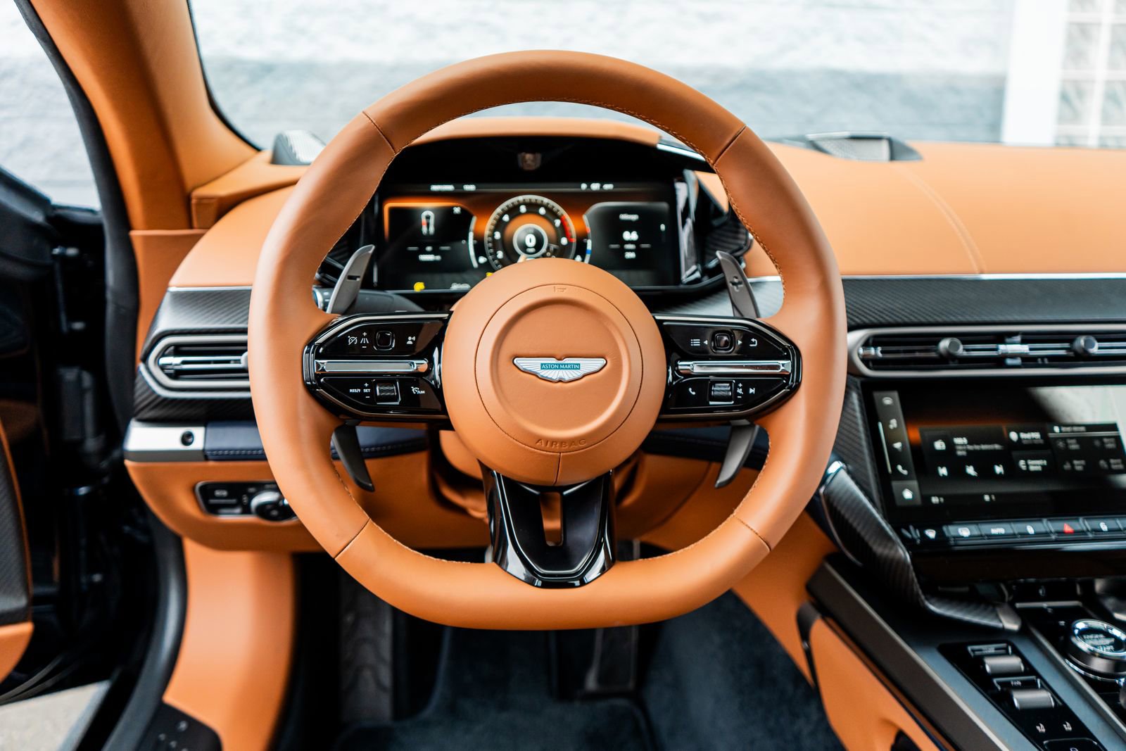 Used 2025 Aston Martin Vanquish image 32