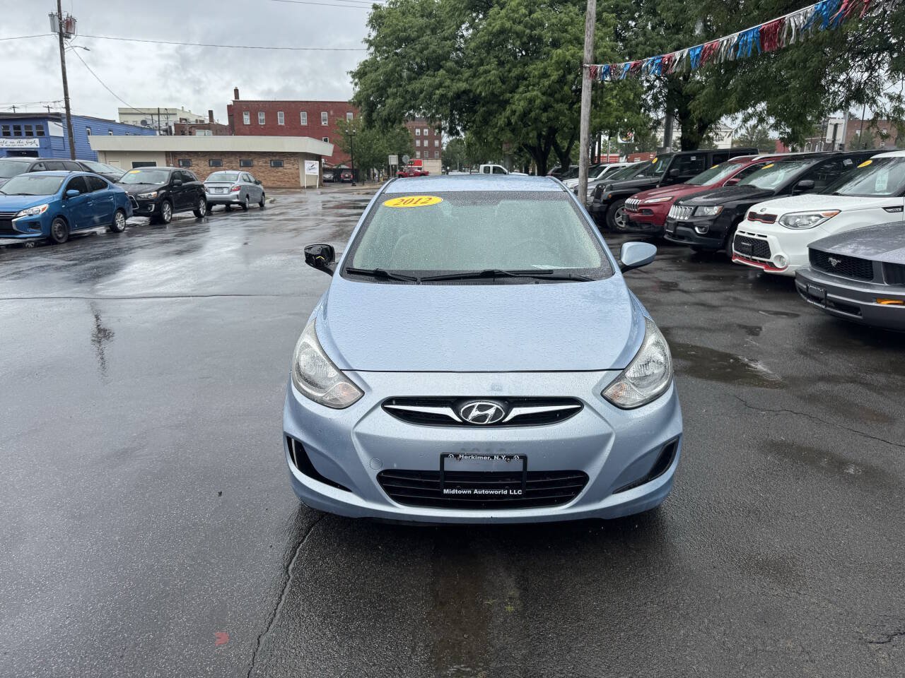 Used 2012 Hyundai Accent GLS FWD image 3