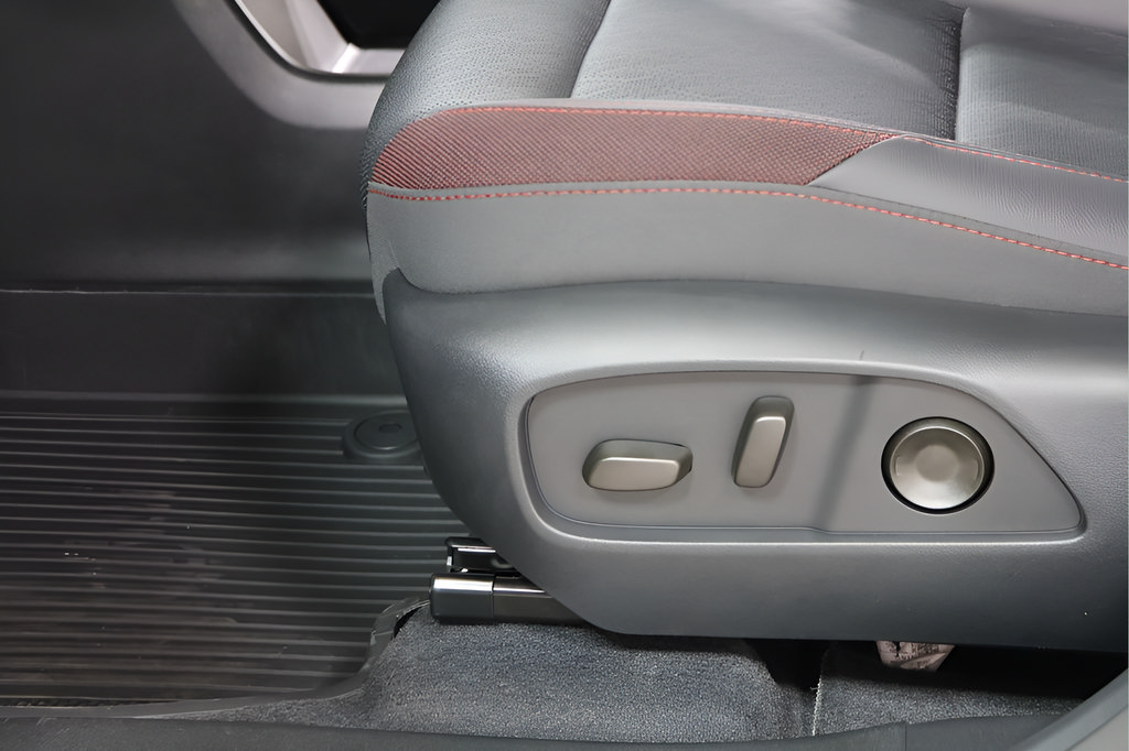New 2027 Chevrolet Equinox RS w/ Safety and Technology Package FWD image 21