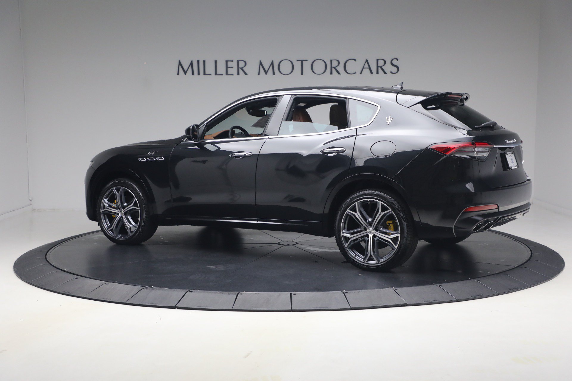 Certified 2022 Maserati Levante GT AWD/4WD image 4