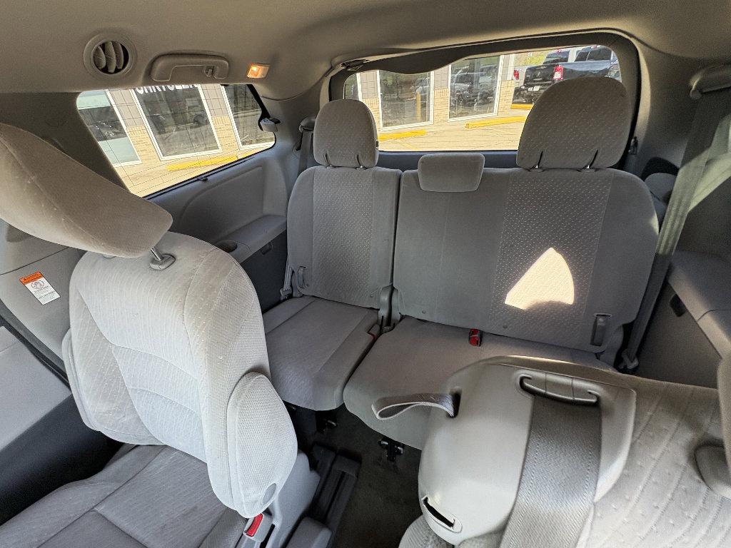 Used 2018 Toyota Sienna LE image 20