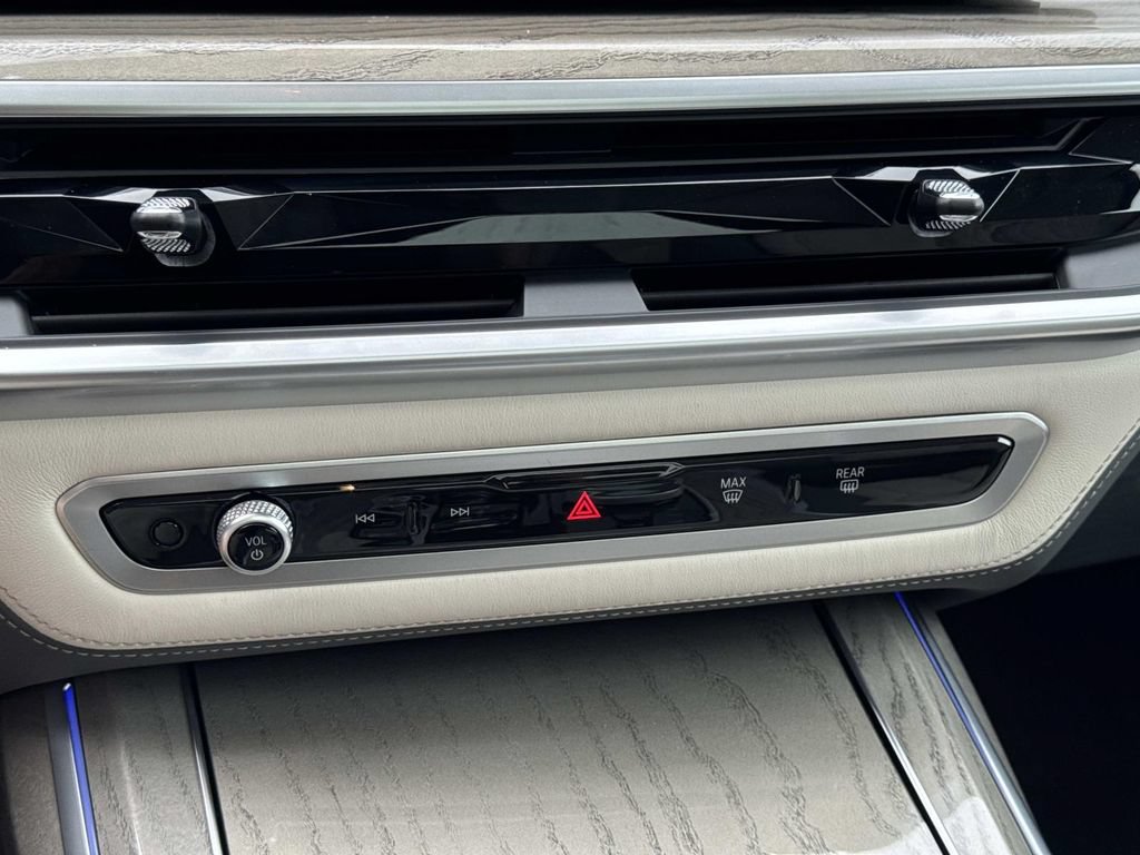 Used 2024 BMW X7 M60i w/ Executive Package AWD/4WD image 29