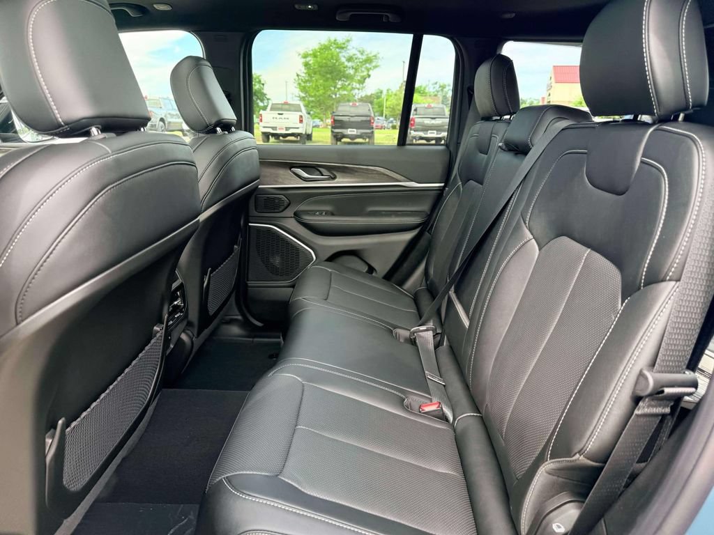 New 2026 Jeep Grand Cherokee Limited AWD/4WD image 12