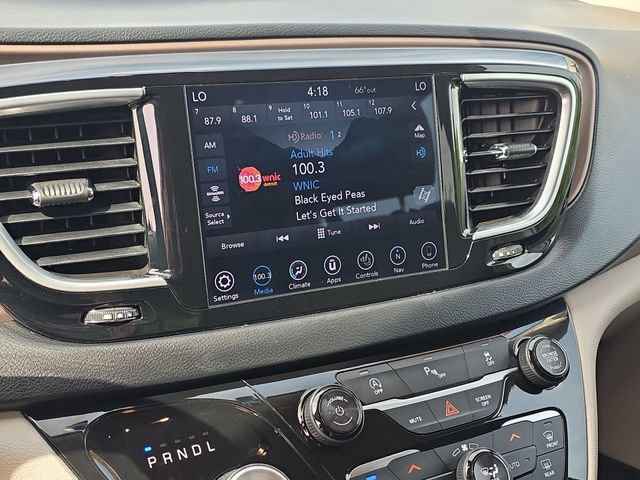 Used 2018 Chrysler Pacifica Touring-L Plus FWD image 16