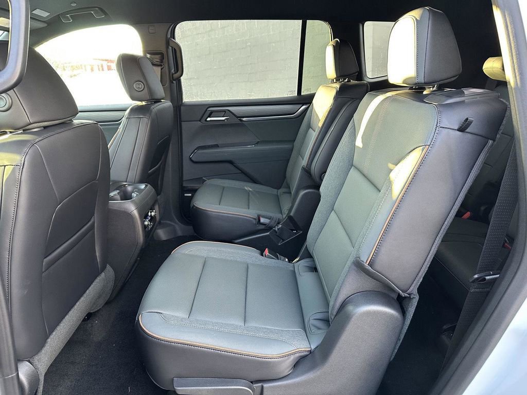 New 2026 GMC Acadia AT4 w/ LPO, Floor Liner Package AWD/4WD image 16