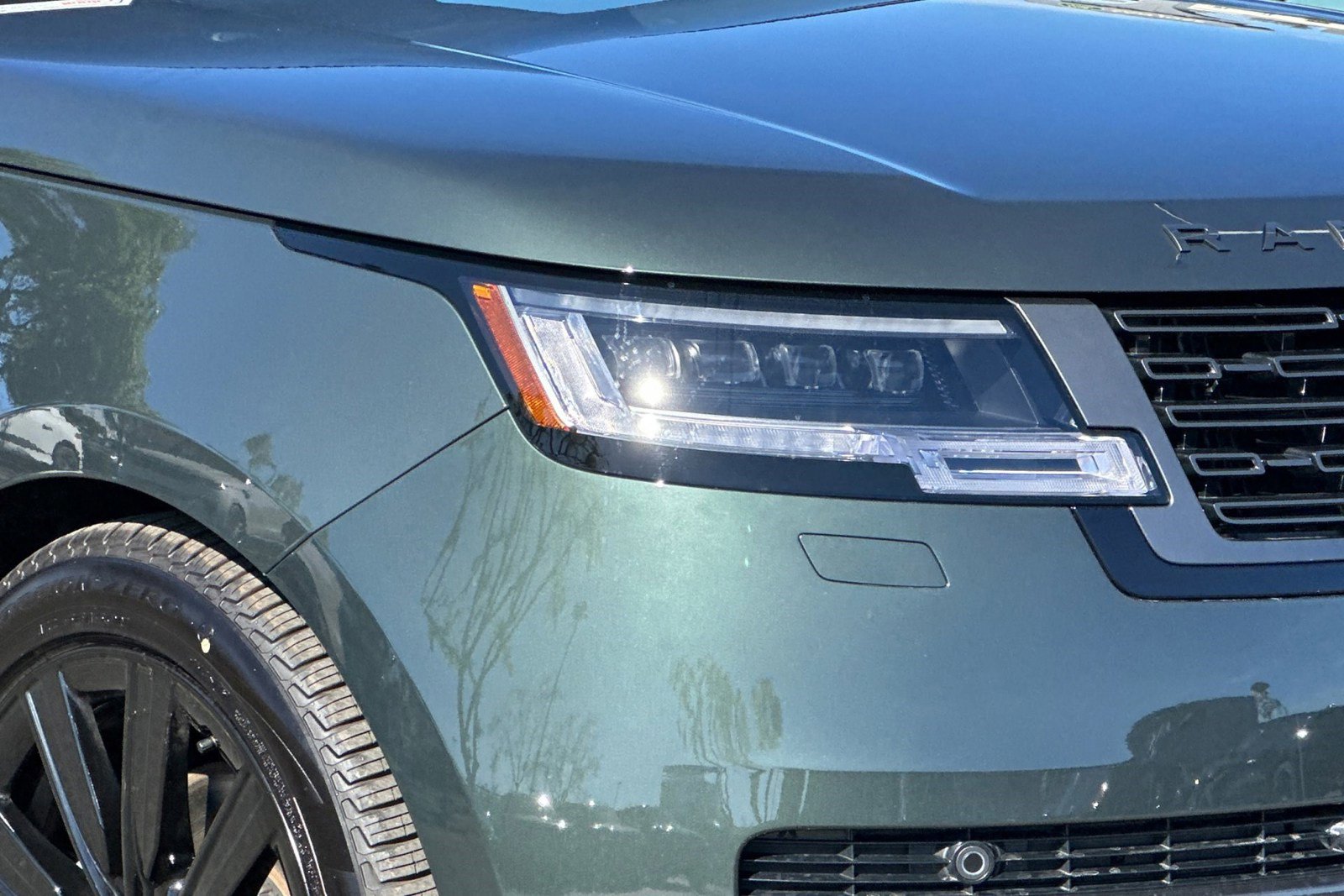 New 2026 Land Rover Range Rover Long Wheelbase SE image 12