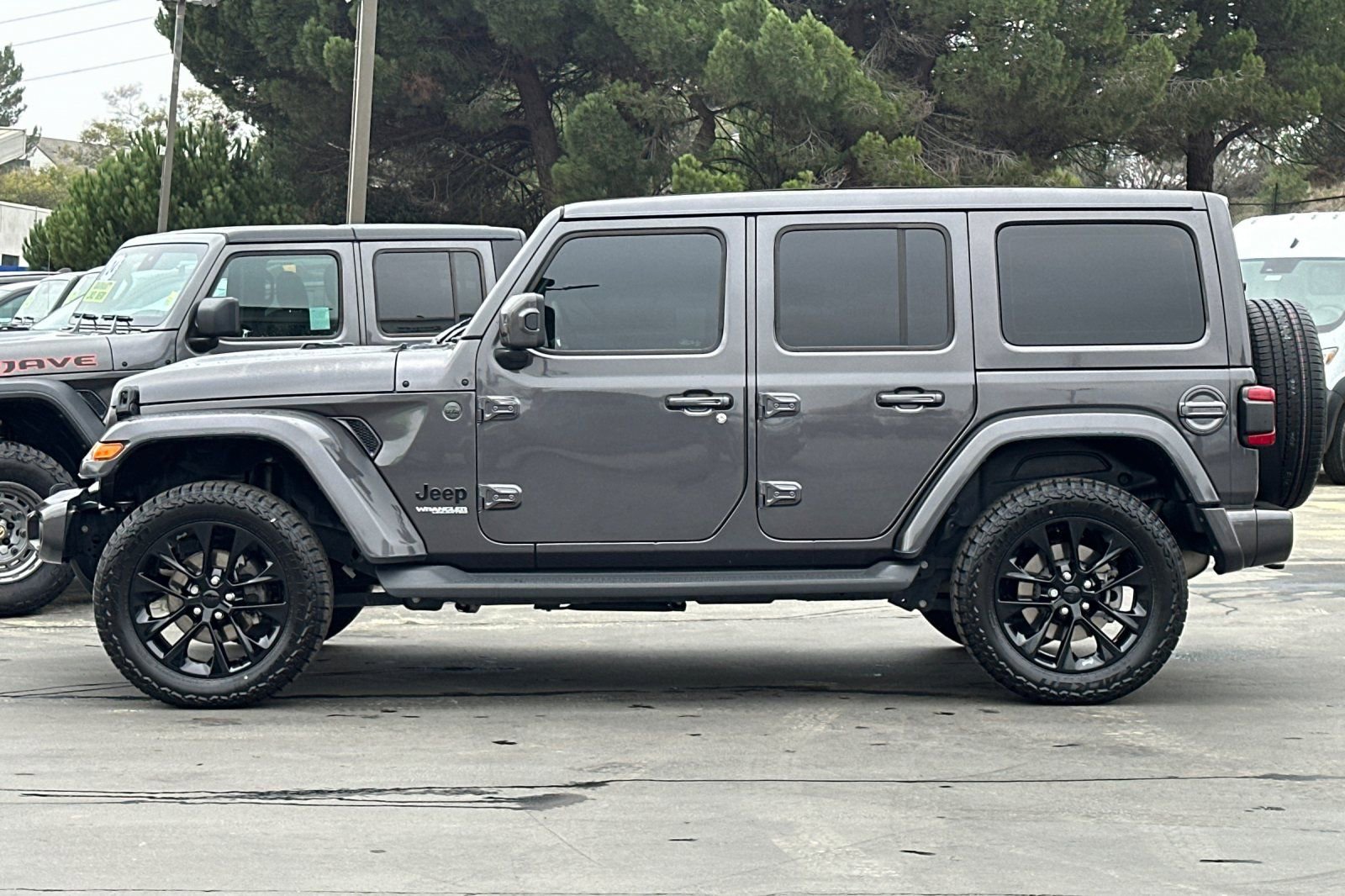 Used 2021 Jeep Wrangler Unlimited Sahara image 8