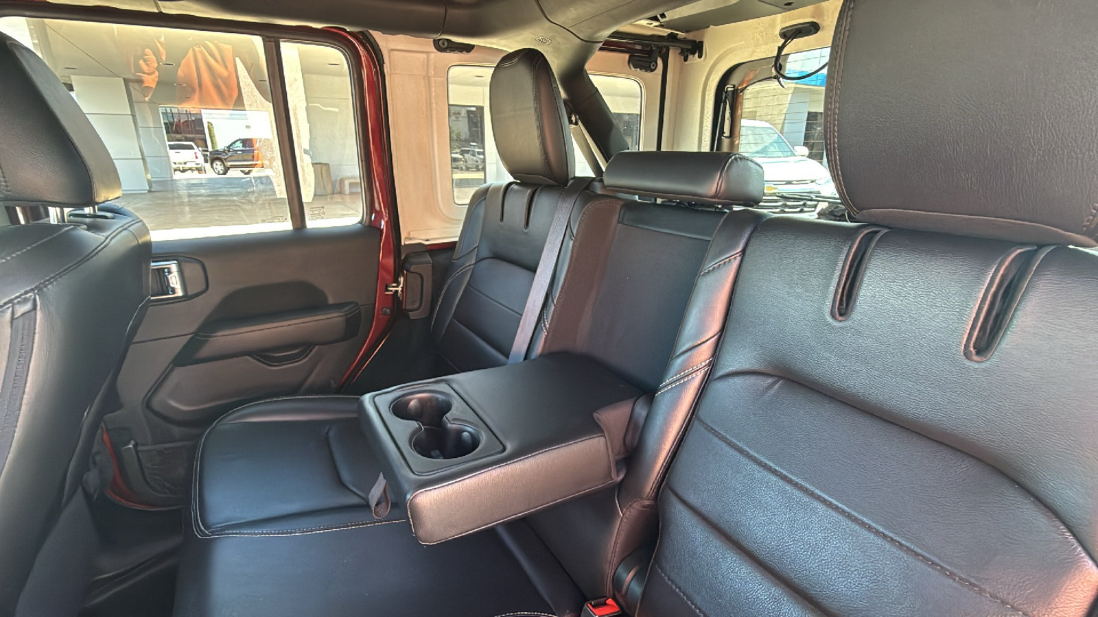 Used 2022 Jeep Wrangler Unlimited Sahara w/ Cold Weather Group AWD/4WD image 24