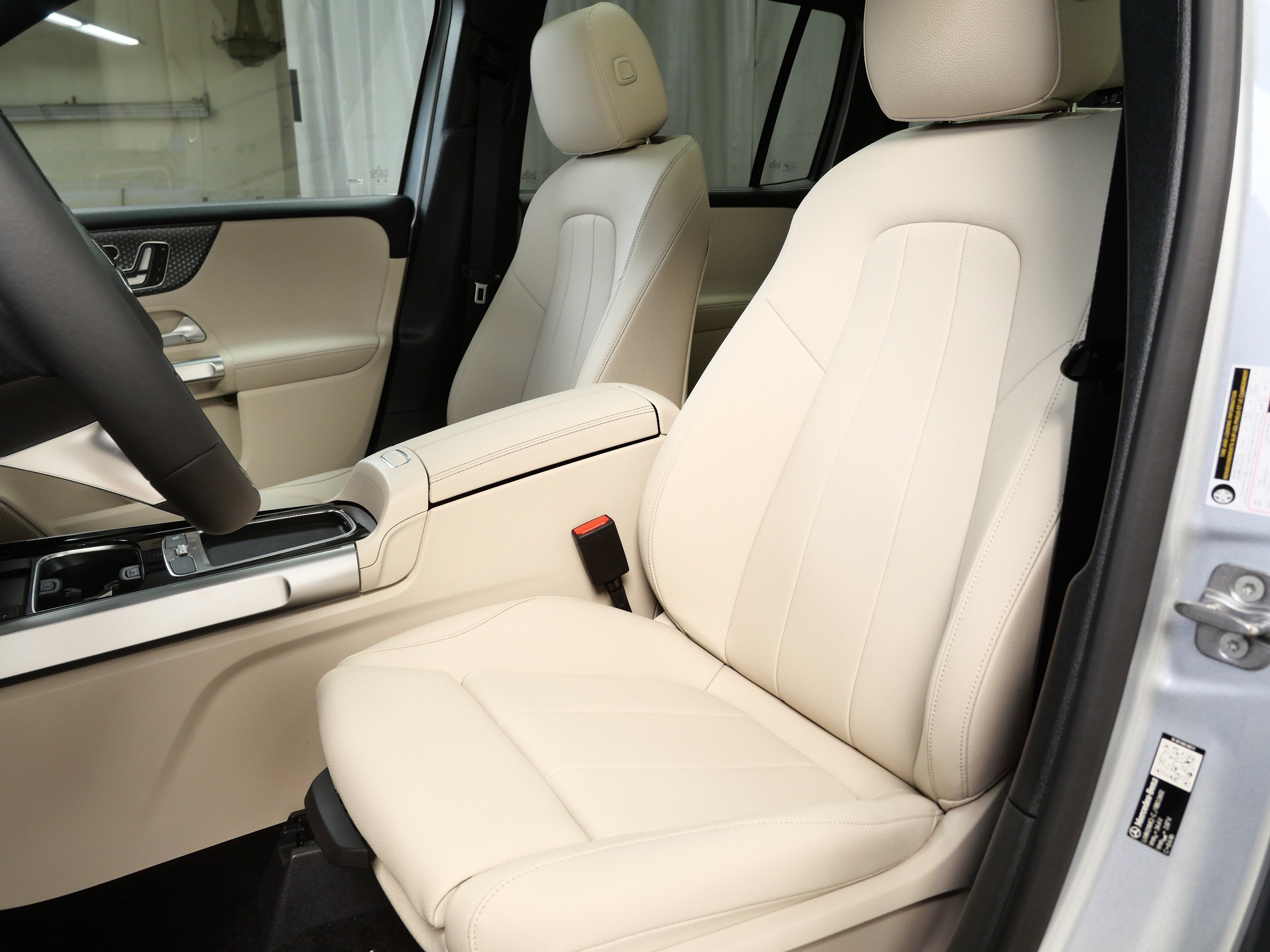 New 2026 Mercedes-Benz GLB 250 4MATIC image 3