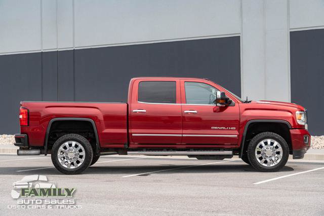 Used 2019 GMC Sierra 2500 Denali w/ Duramax Plus Package AWD/4WD image 11