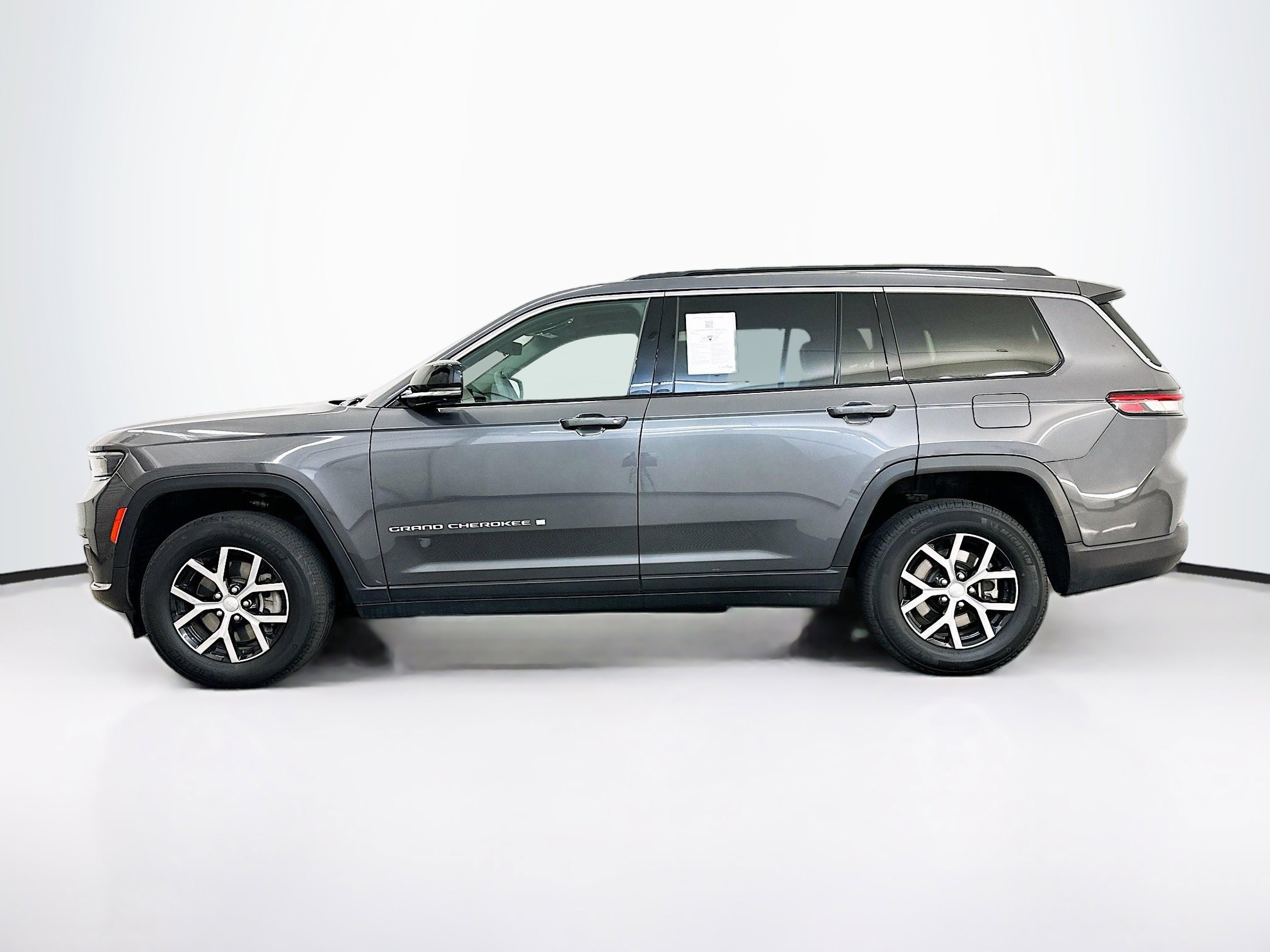 Used 2024 Jeep Grand Cherokee L Limited w/ Luxury Tech Group II image 4