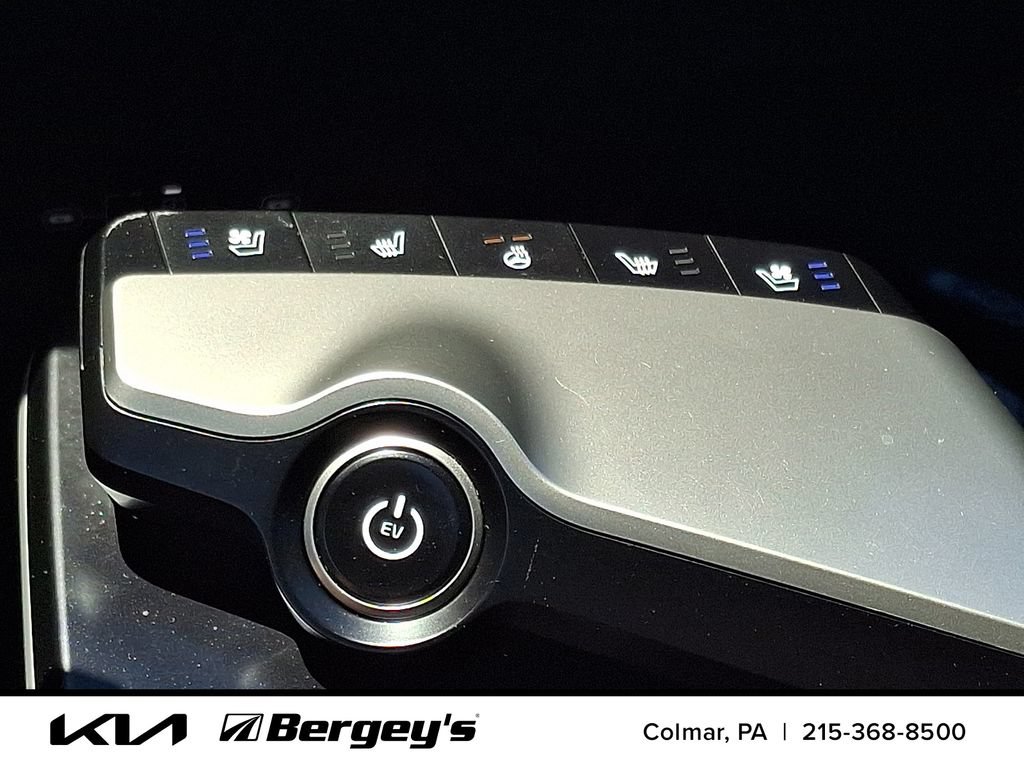 Certified 2025 Kia EV6 Wind AWD/4WD image 27