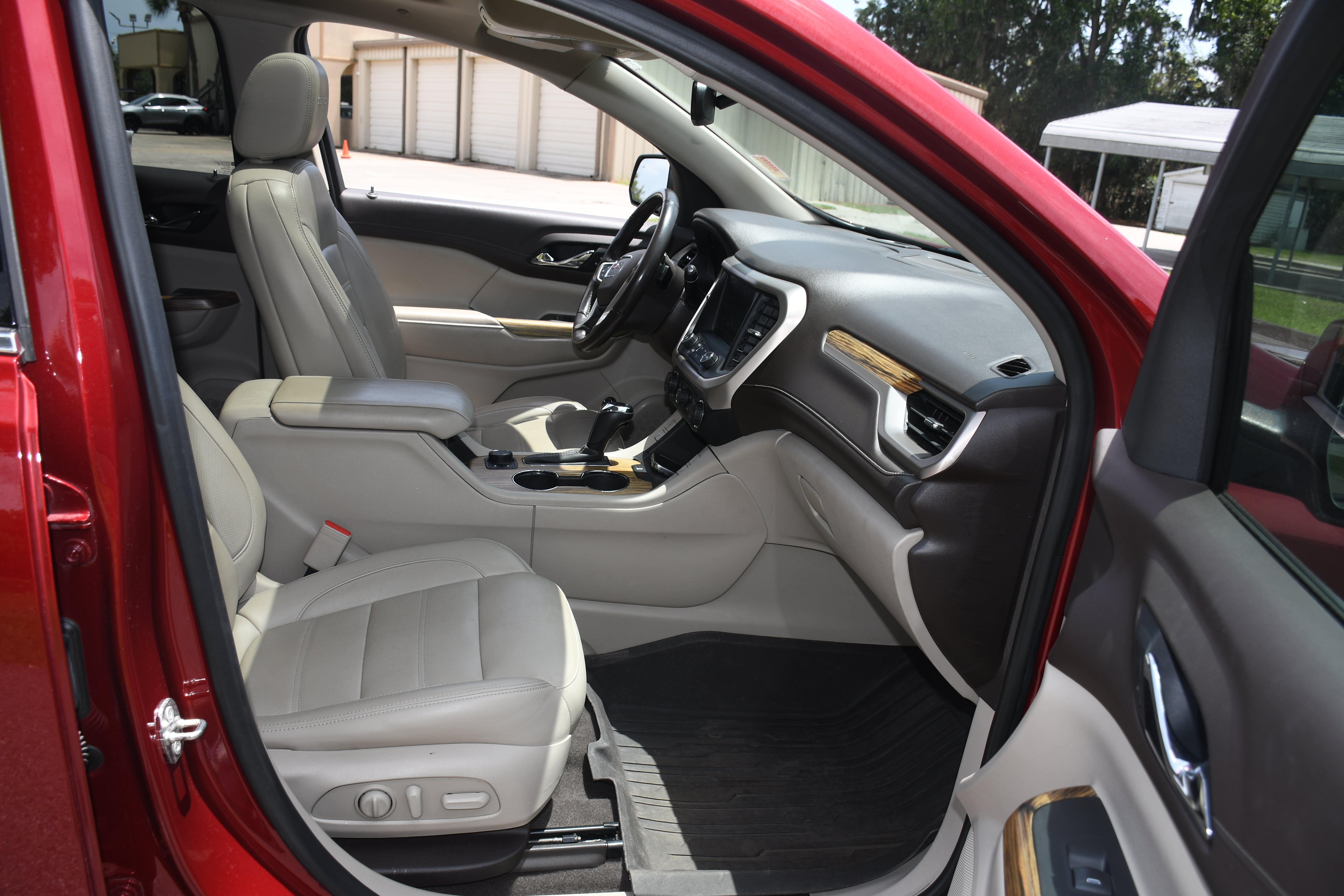 Used 2019 GMC Acadia Denali w/ Technology Package FWD image 23
