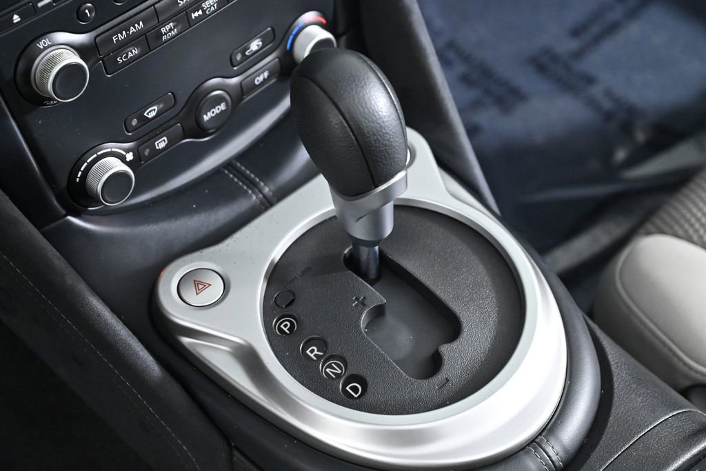 Used 2010 Nissan 370Z Touring w/ Sport Pkg image 25