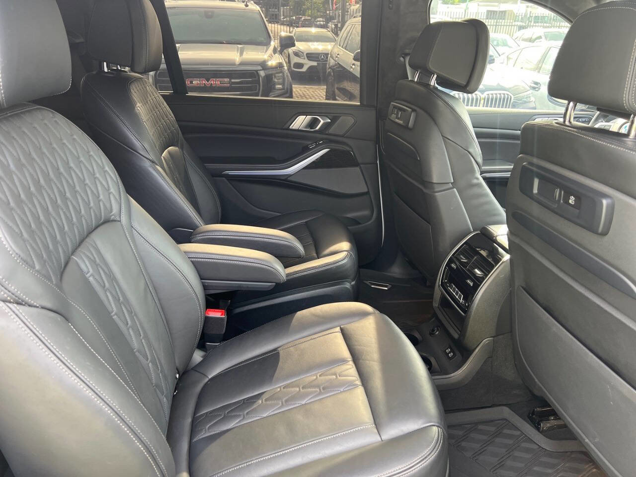 Used 2021 BMW X7 M50i w/ Dynamic Handling Package image 9