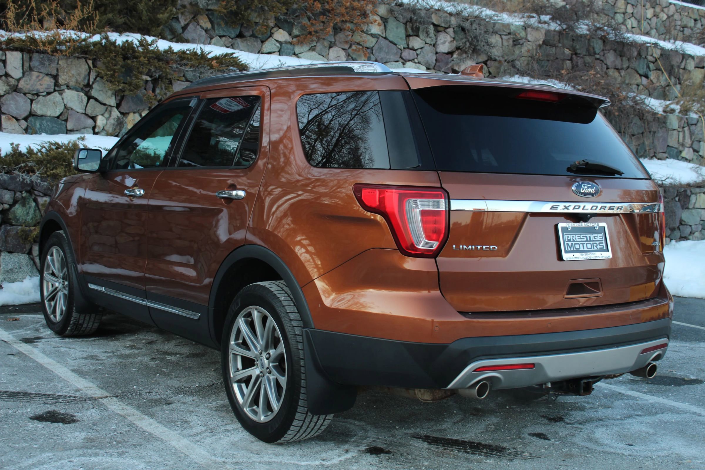 Used 2017 Ford Explorer Limited image 7