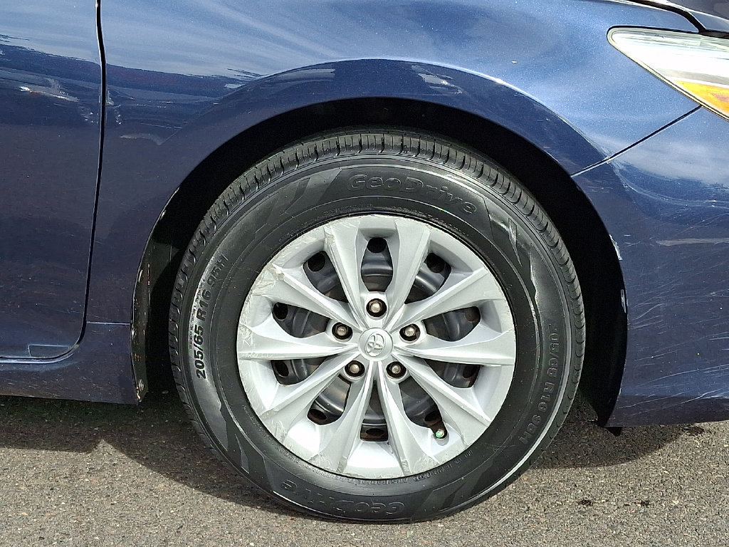 Used 2015 Toyota Camry LE FWD image 8