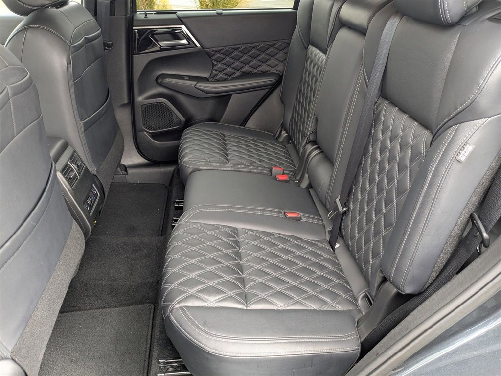 Used 2024 Mitsubishi Outlander SEL image 32