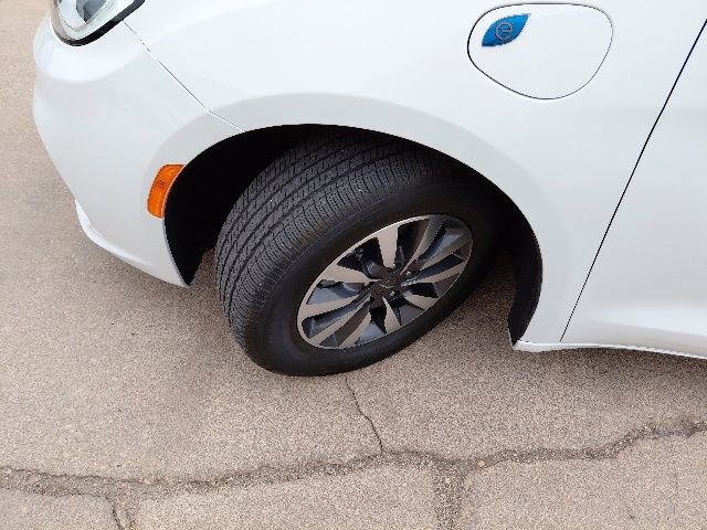 Used 2022 Chrysler Pacifica Touring-L image 37