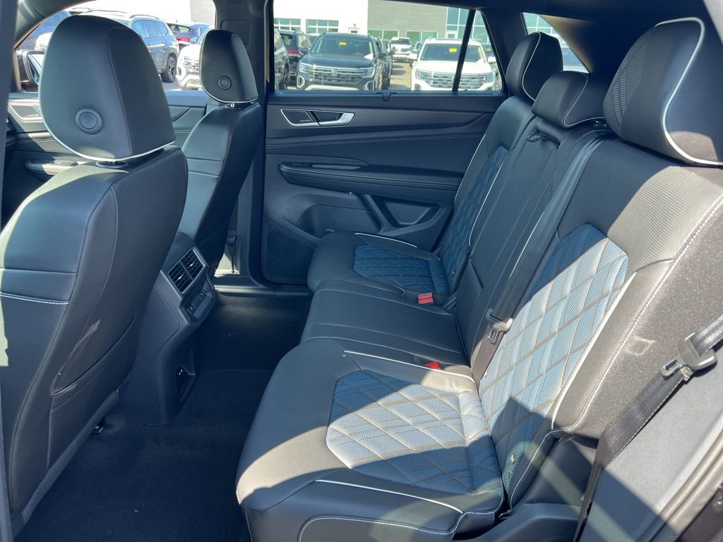 New 2026 Volkswagen Atlas Cross Sport SEL Premium R-Line image 24