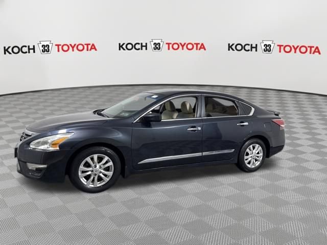 Used 2015 Nissan Altima 2.5 S w/ Sport Value Package FWD image 4