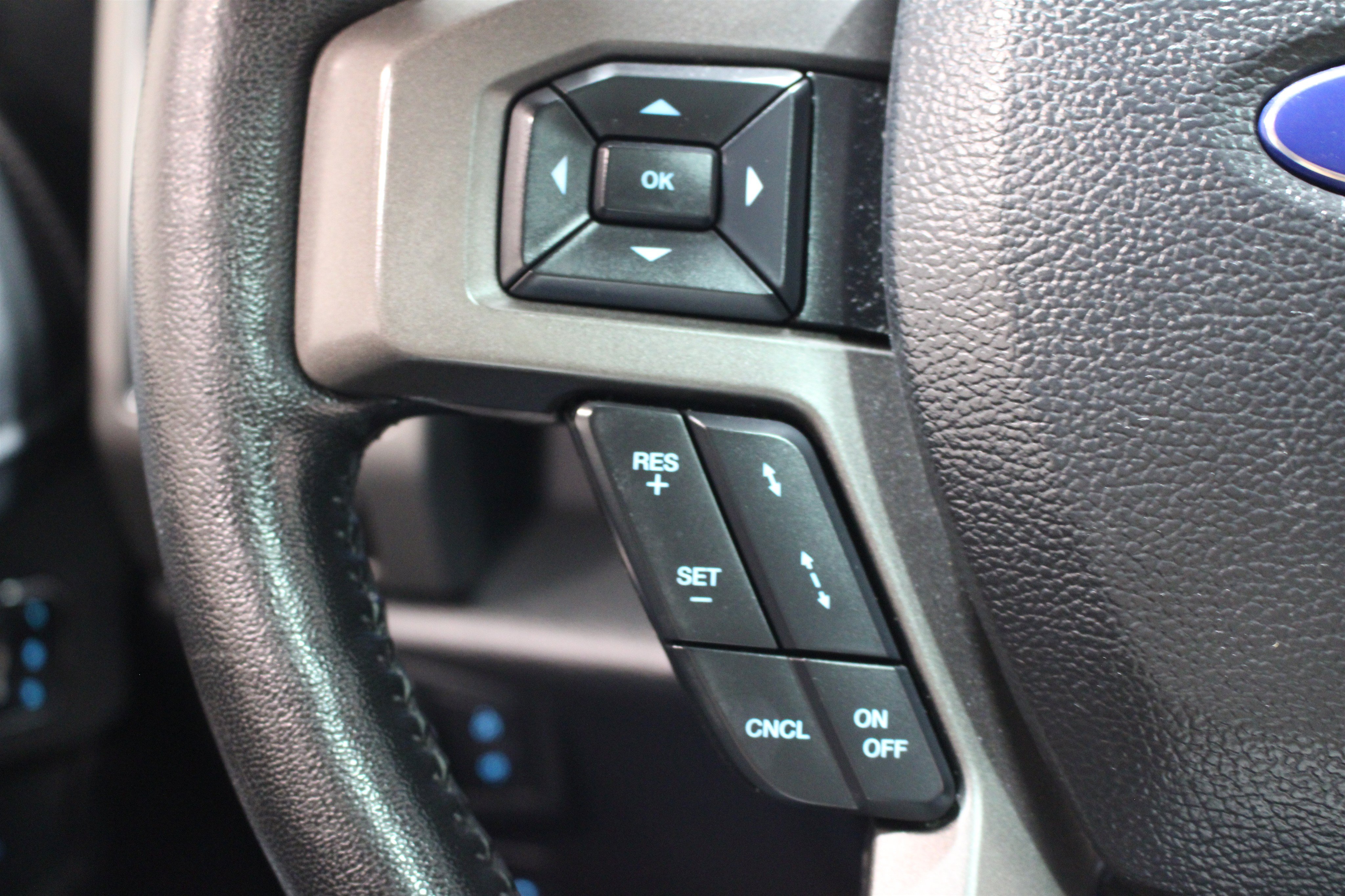 Used 2018 Ford Expedition XLT w/ Equipment Group 202A AWD/4WD image 12