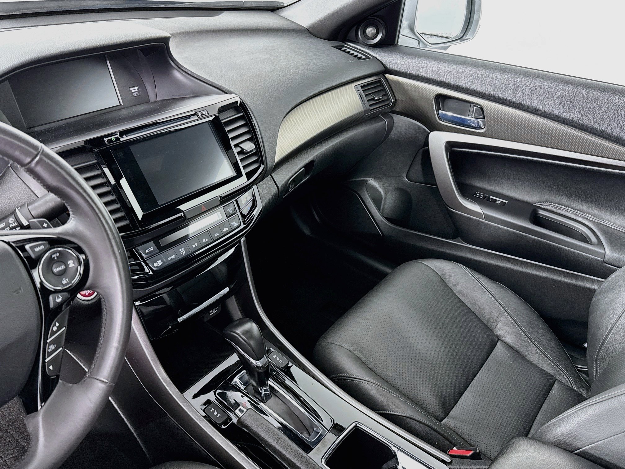 Used 2017 Honda Accord Touring image 24