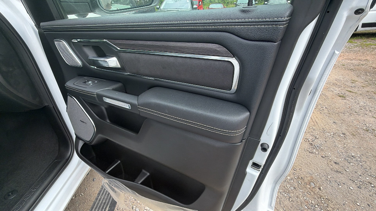 Used 2025 RAM 1500 Laramie w/ Night Edition AWD/4WD image 15