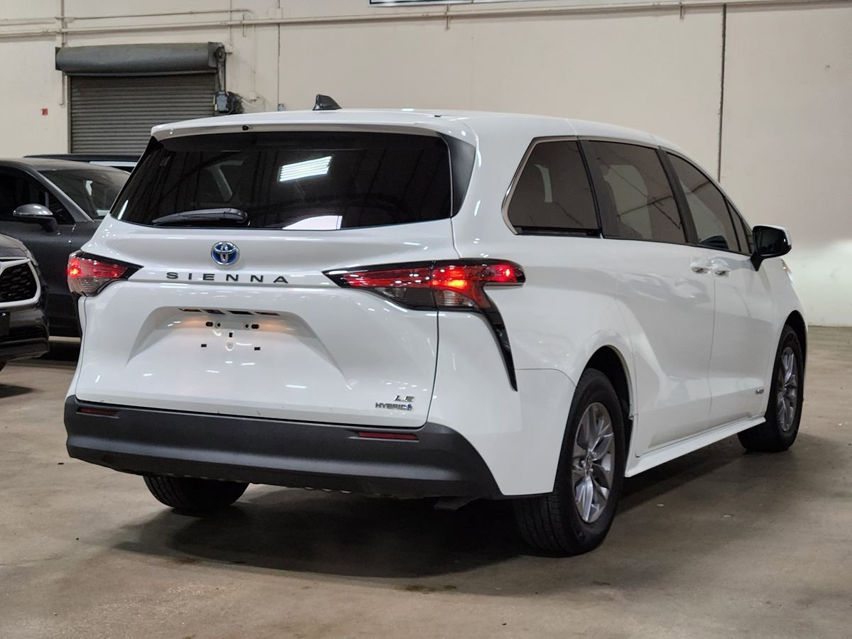 Used 2021 Toyota Sienna LE FWD image 7