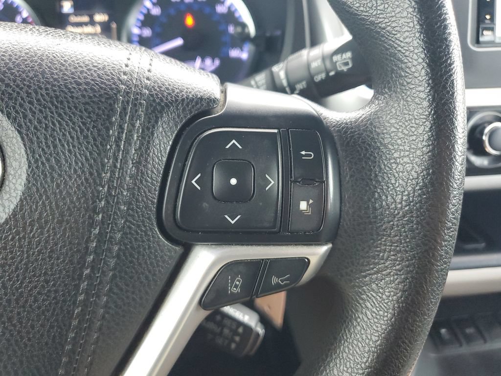 Used 2018 Toyota Highlander LE FWD image 20