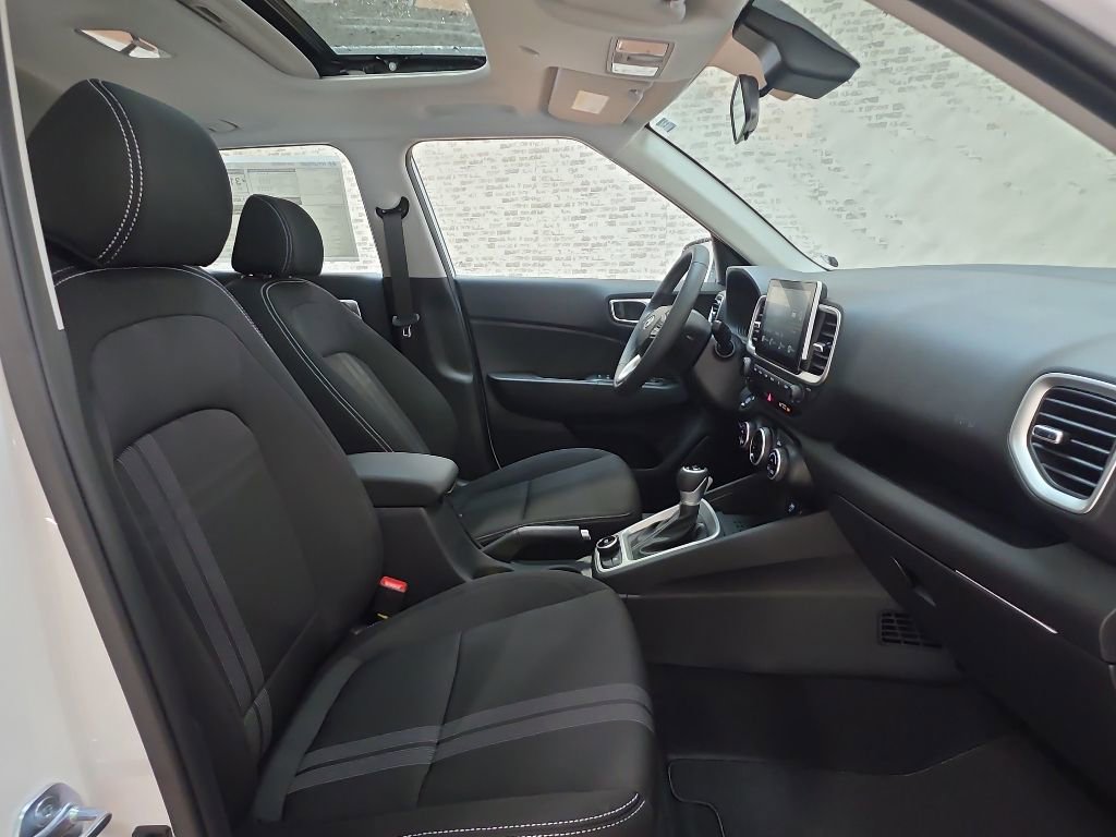 Used 2026 Hyundai Venue SEL FWD image 8