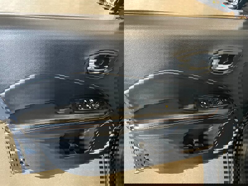 Used 2018 Jeep Compass Limited w/ Navigation Group image 22