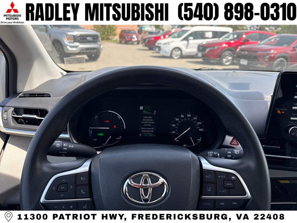 Used 2021 Toyota Sienna LE w/ LE Plus Package image 6