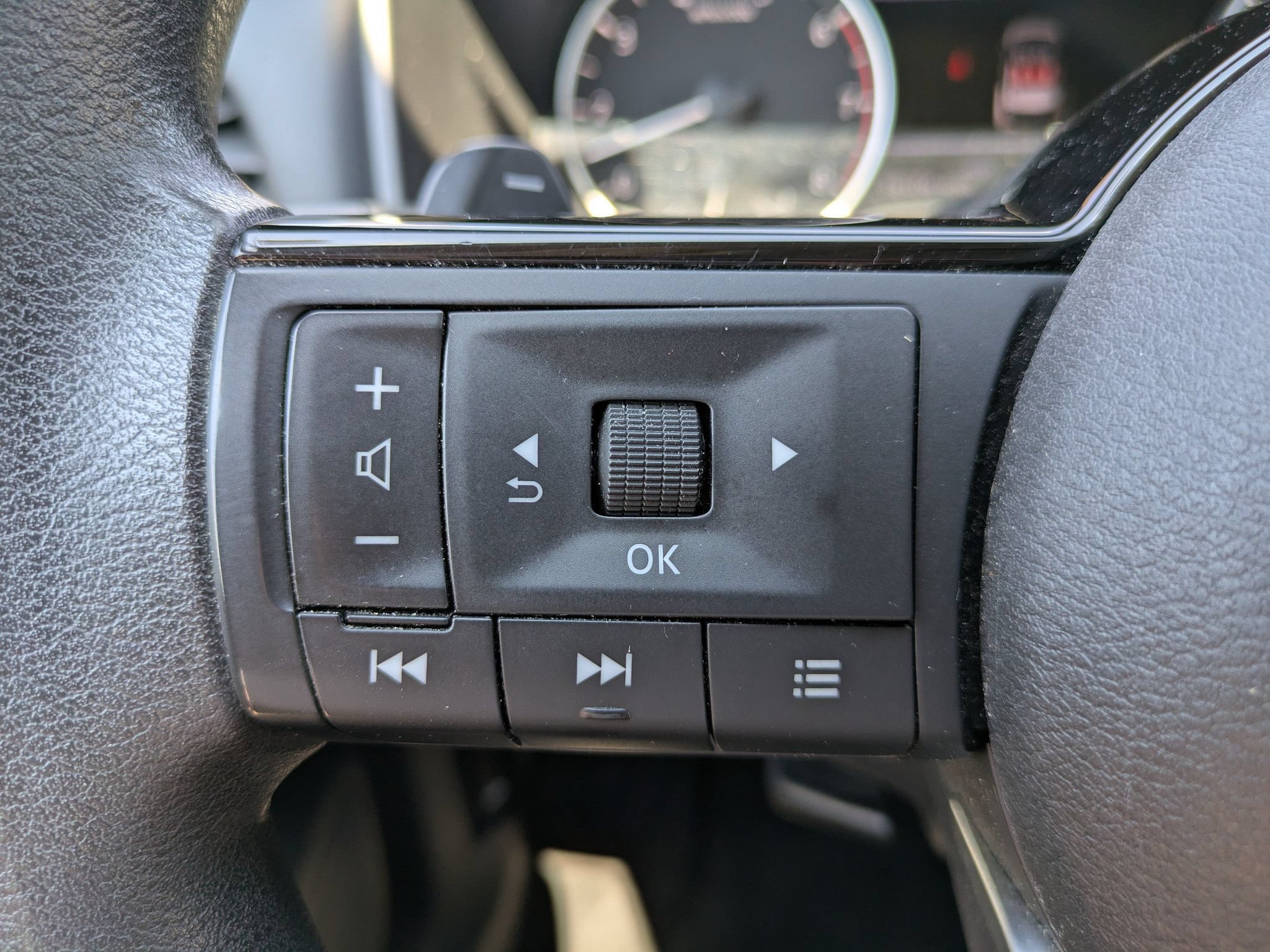 Used 2023 Nissan Rogue SV AWD/4WD image 24