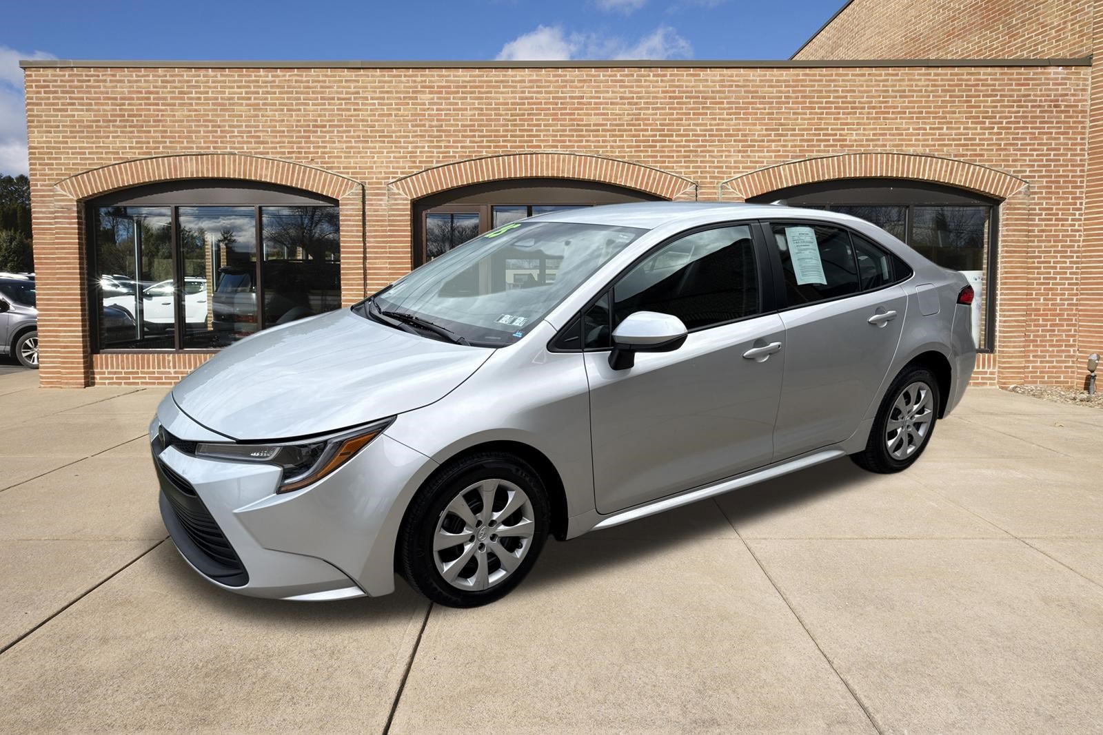 Used 2025 Toyota Corolla LE FWD image 8