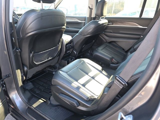 Used 2023 Jeep Grand Cherokee L Limited image 13
