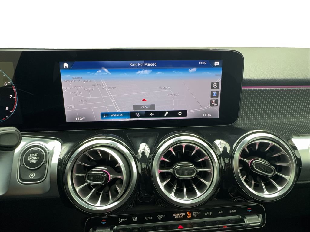 Used 2022 Mercedes-Benz GLB 250 4MATIC w/ Premium Package Lite image 43