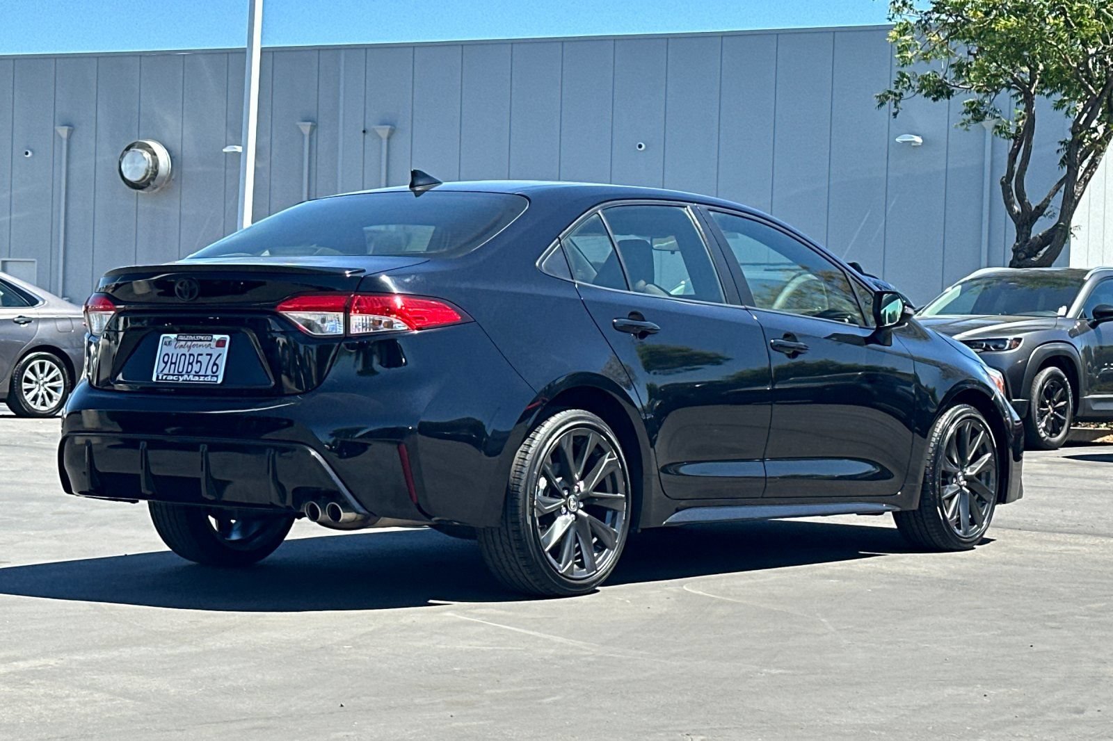 Used 2023 Toyota Corolla SE w/ SE Premium Package FWD image 4