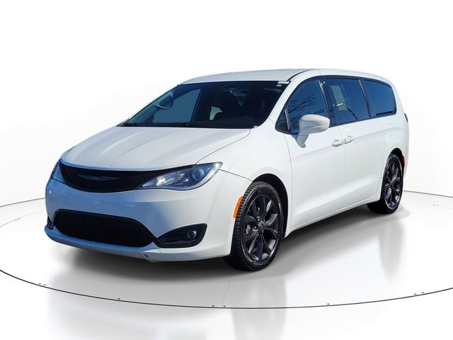 Used 2019 Chrysler Pacifica Touring Plus w/ S Appearance Package FWD image 2