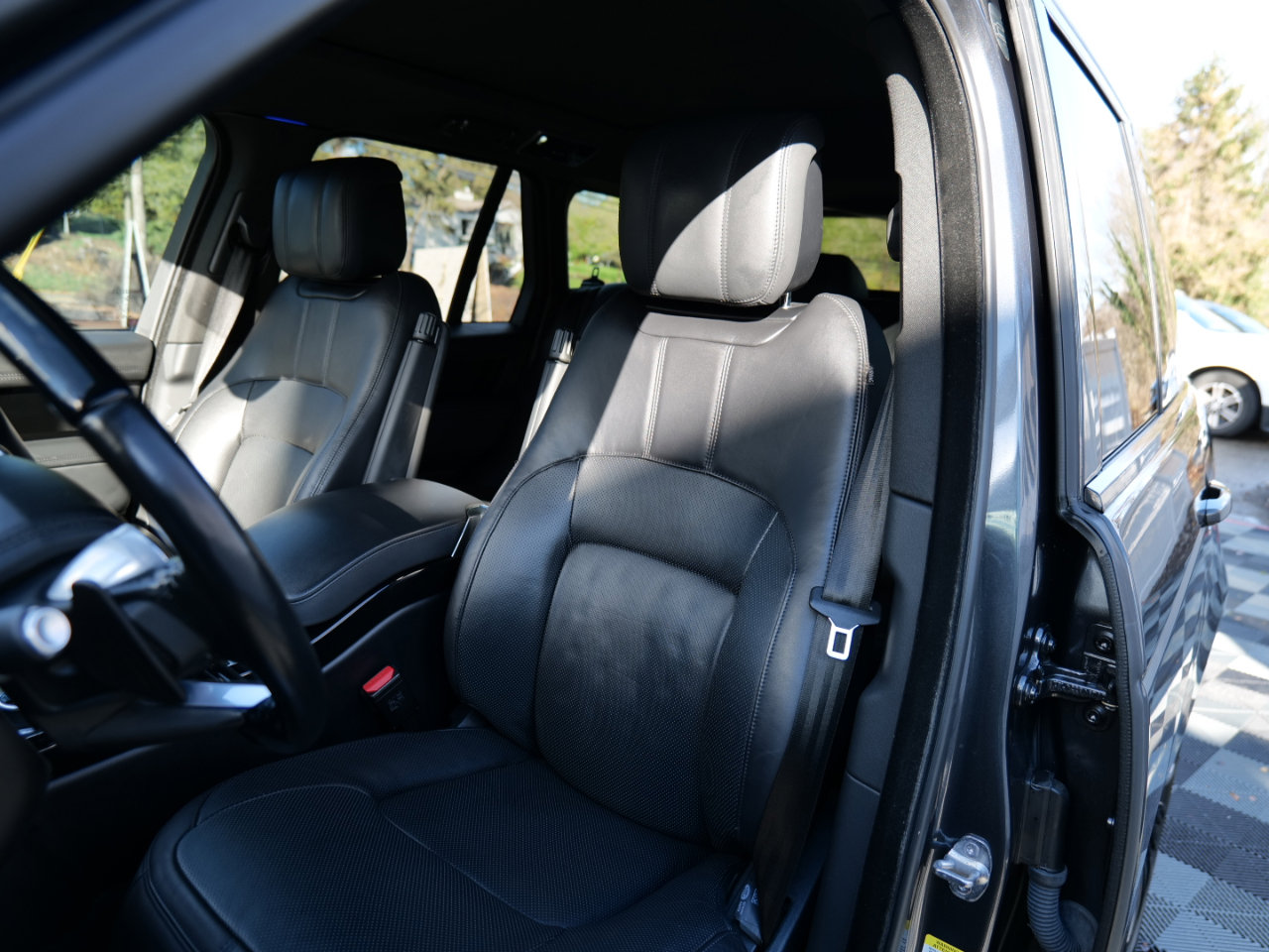 Used 2022 Land Rover Range Rover P525 Westminster Edition image 16