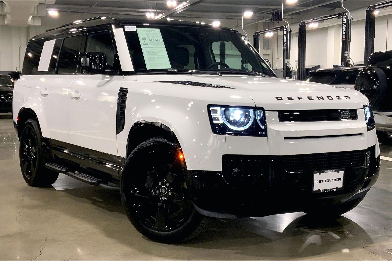 Used 2025 Land Rover Defender 130 X-Dynamic SE image 2