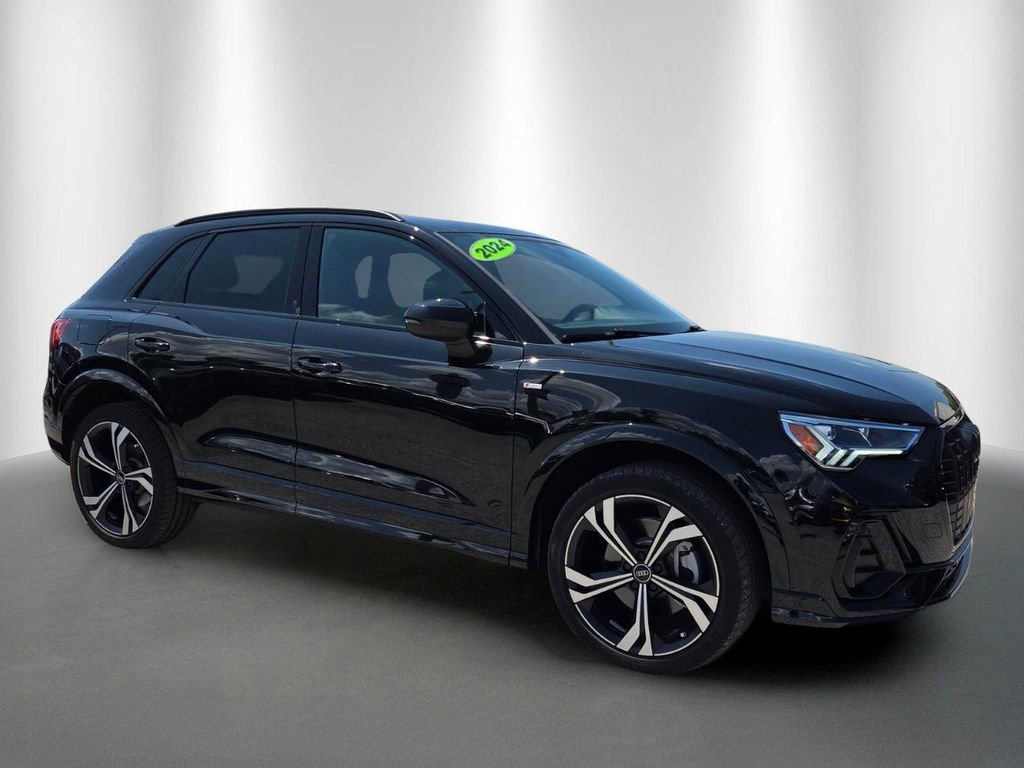 Used 2024 Audi Q3 2.0T Premium Plus w/ Premium Plus Package AWD/4WD image 2